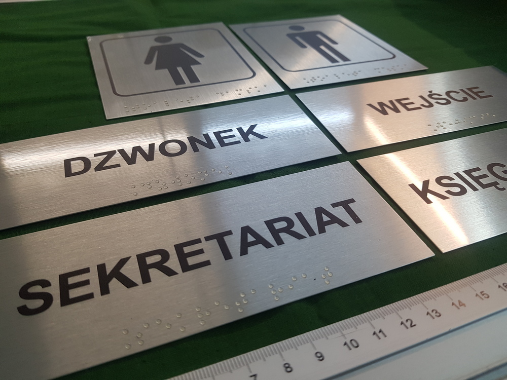 tabliczki przydrzwiowe aluminium brajl sekretariat dzwonek wc toaleta